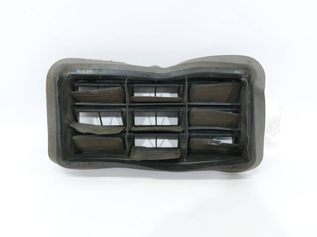 Dart Вентиляционная решётка кузова левая/правая Dodge Dart 2015 5058636AD Dodge Dart 8
