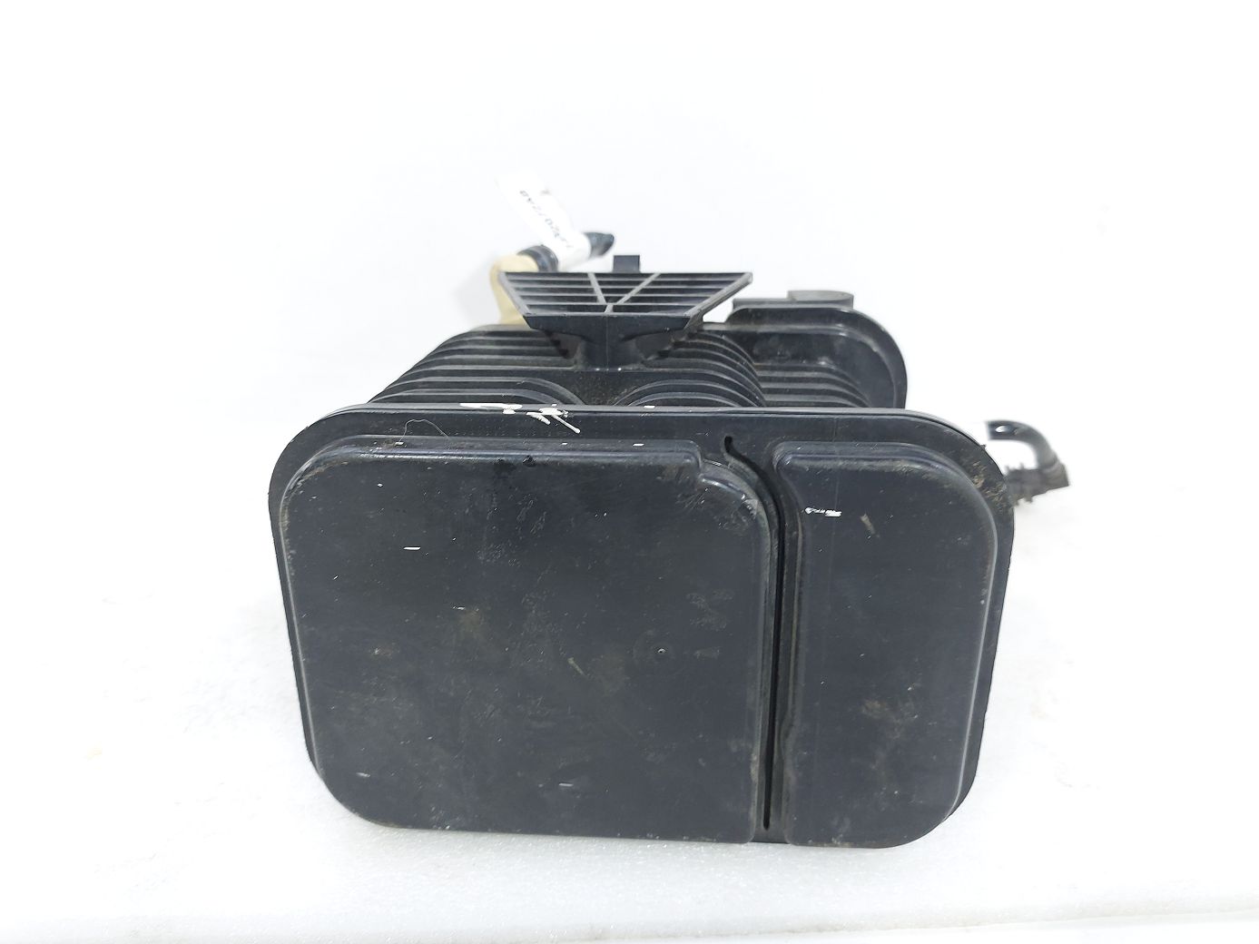 Malibu Вугільний фільтр рециркуляції парів бензину Chevrolet Malibu `18 Chevrolet Malibu 3