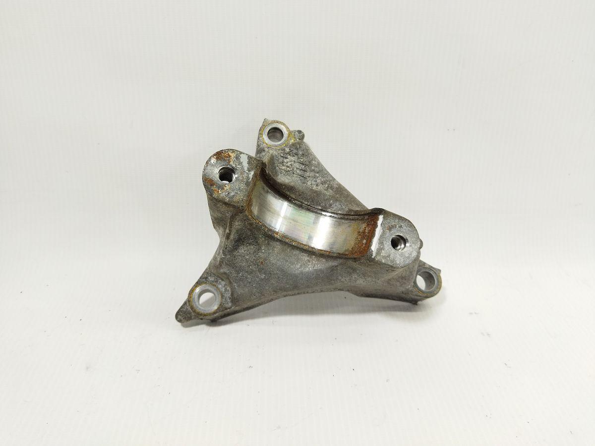 3 Кроштейн проміжного валу правий Mazda 3 2014-2018 G2A325740C Mazda 3 1 3 Кроштейн проміжного валу правий Mazda 3 2014-2018 G2A325740C Mazda 3 1