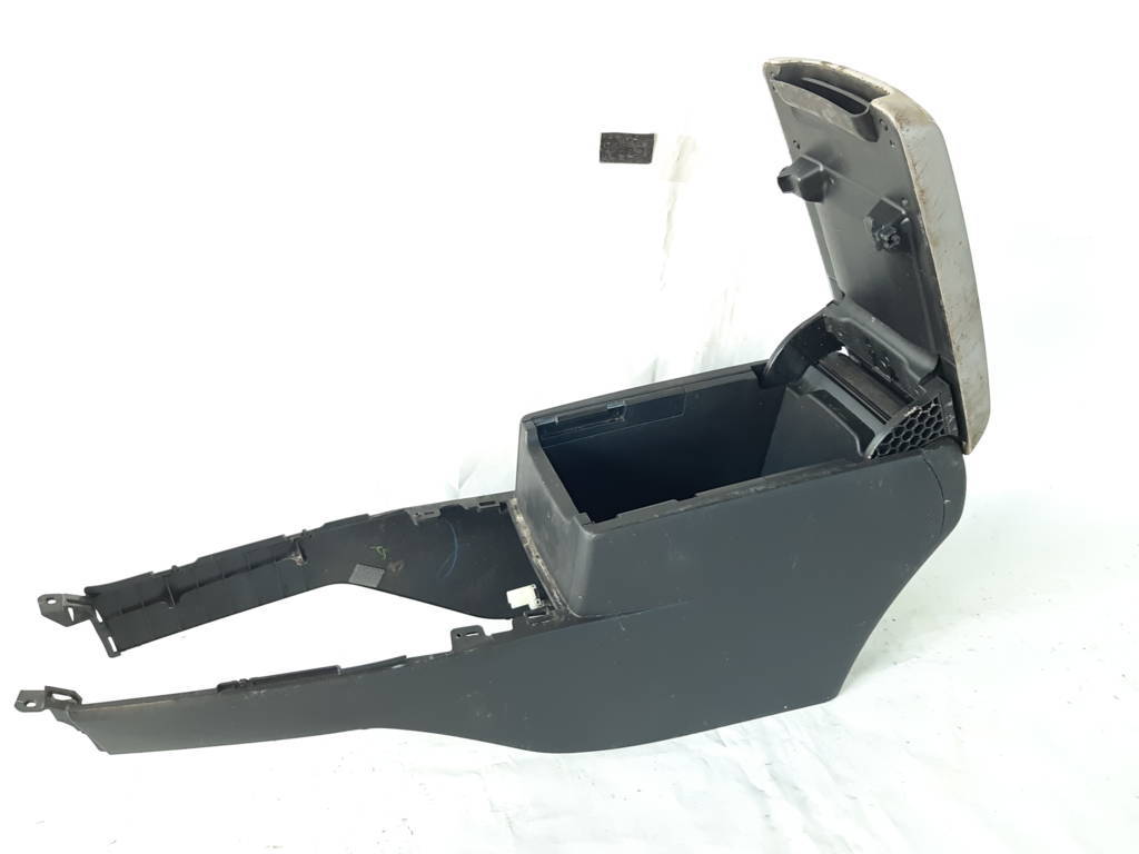 Camry Підлокітник консолі центральної (цвіль) Toyota Camry 2012-2017 5892006021C4 Toyota Camry 5