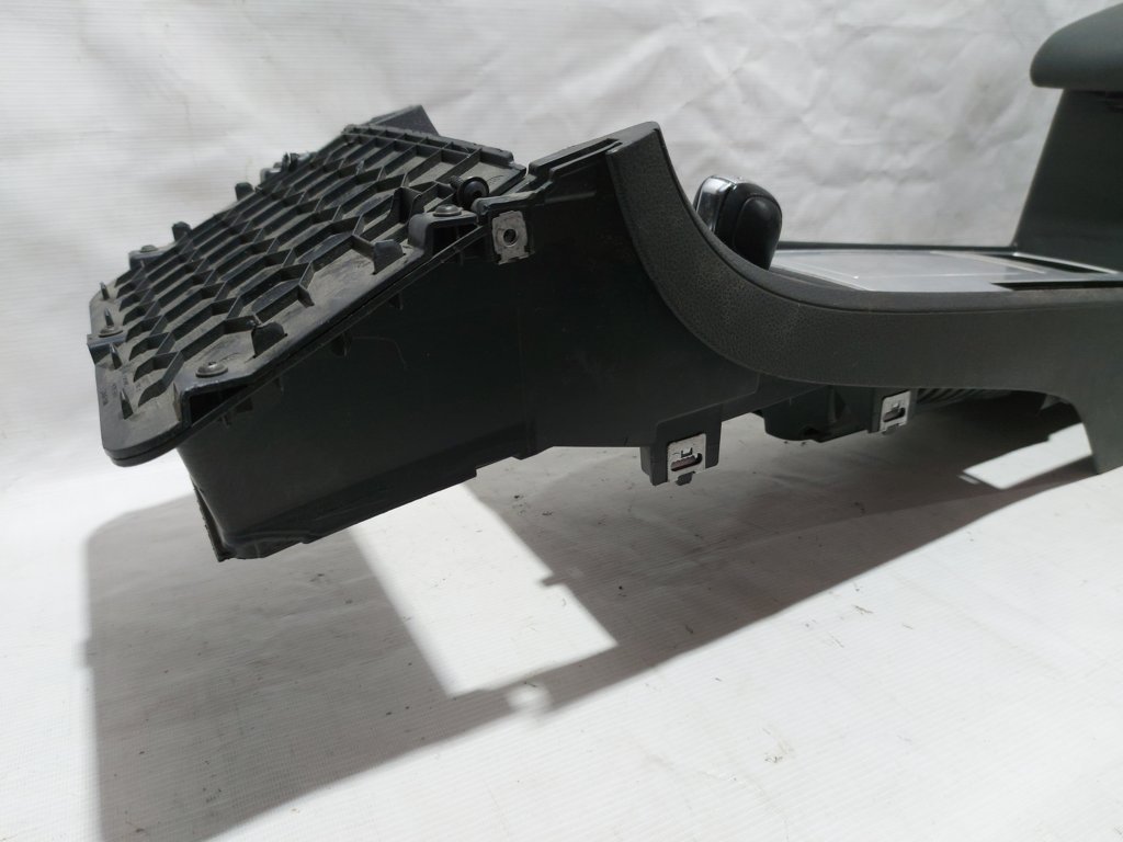 Passat s Консоль центральная Volkswagen Passat S 2012-2015 561863241C82V Volkswagen Passat S 14