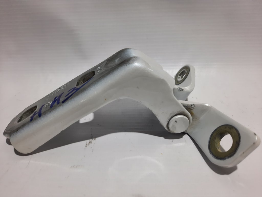 Volt Петля двері задньої ліва нижня Chevrolet Volt 2011-2019 13501715 Chevrolet Volt 7