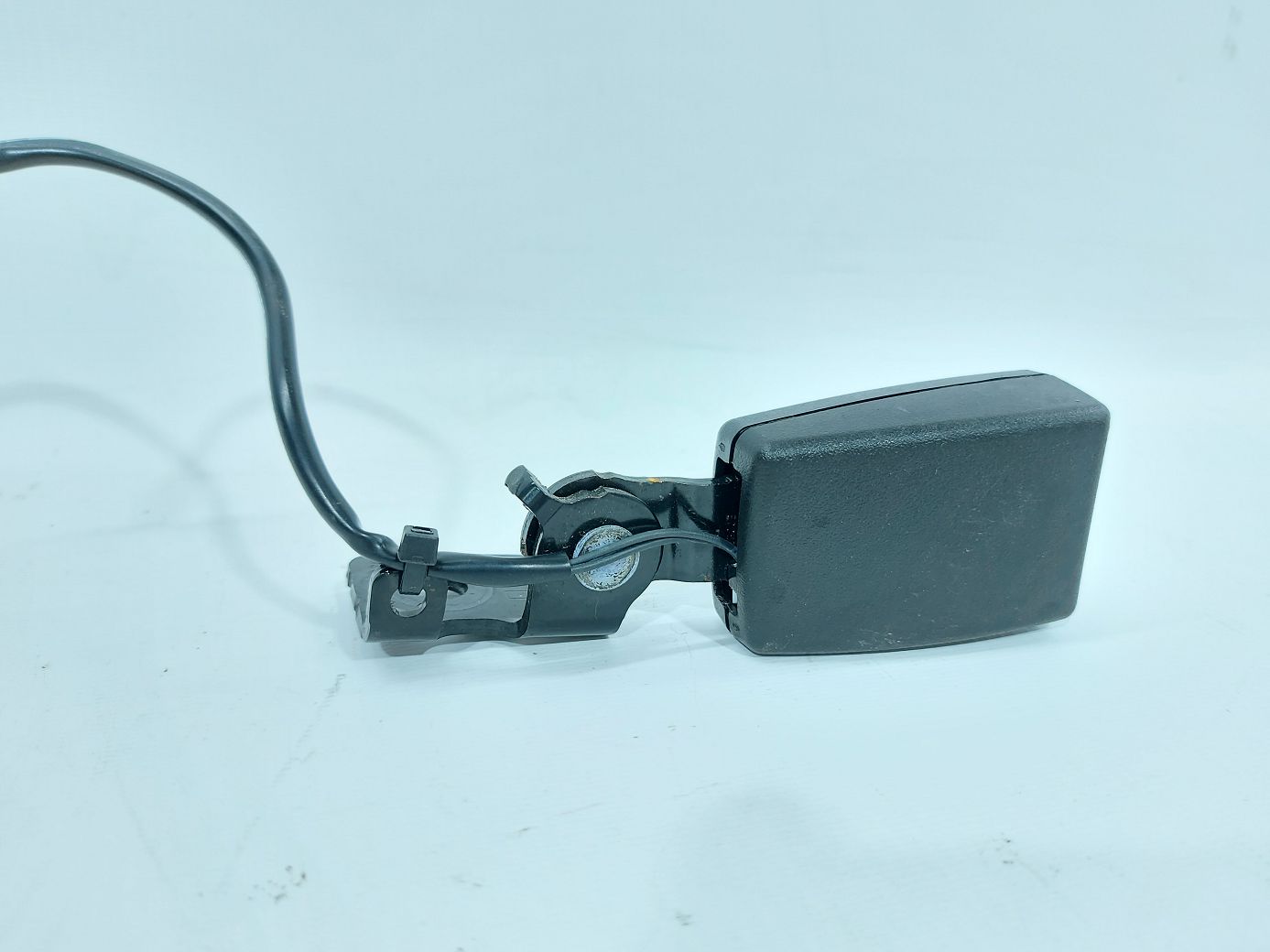 Volt Замок ремня безпеки задній лівий Chevrolet Volt 2011-2015 19257499 Chevrolet Volt 4