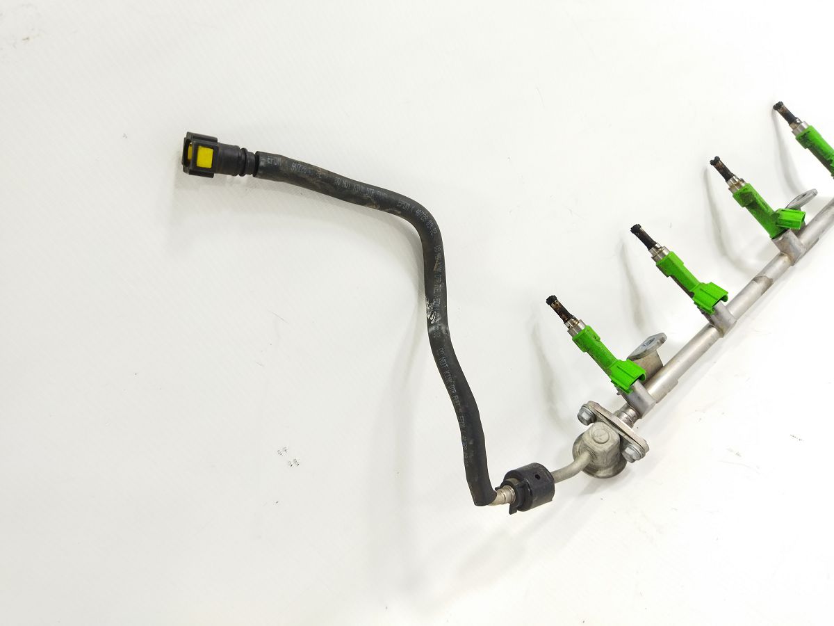 Camry Паливна рейка з форсунками Toyota Camry 2015-2017 2381436050 Toyota Camry 4