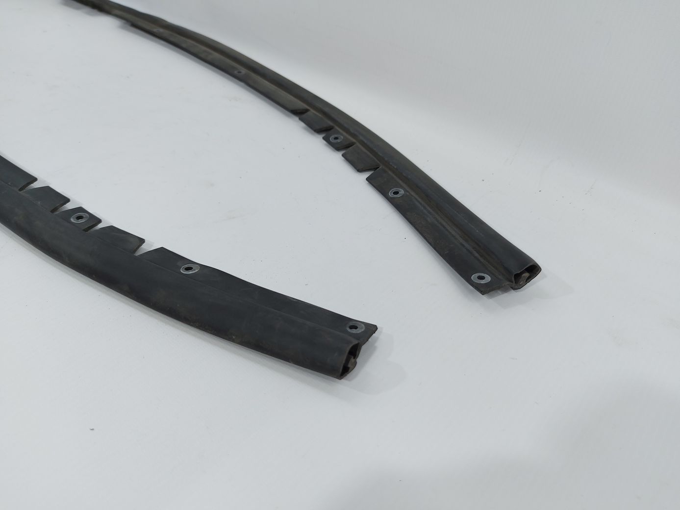 Volt Уплотнительная резинка капота Chevrolet Volt 2011-2015 25958877 Chevrolet Volt 2