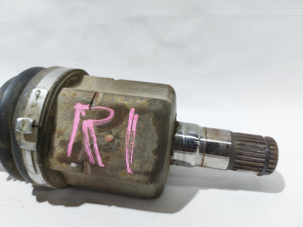 Passat s Піввісь передня ліва (пильник розірваний) Volkswagen Passat S 2012-2014 561407271AE Volkswagen Passat S 7