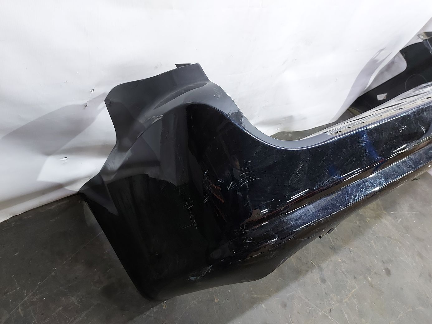 Товары с дефектами Бампер задний (царапины, потертости) Dodge Grand Caravan 2011-2020 68125724AB Dodge Grand Caravan 5