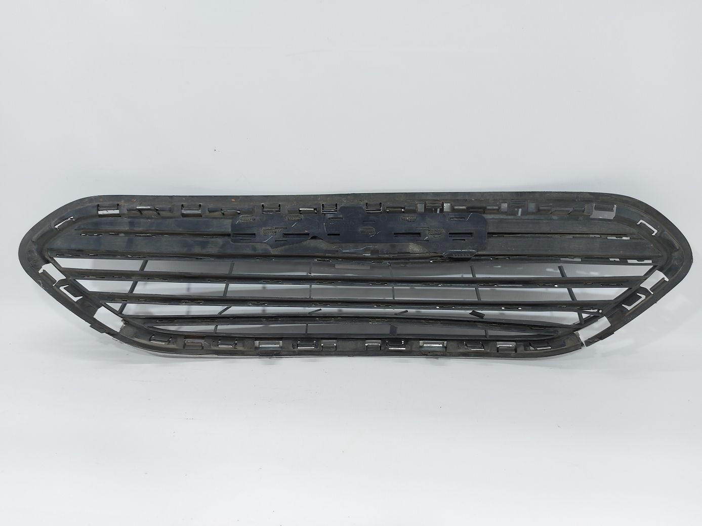 Fiesta sedan Решітка радіатора верхня (пошкоджена) Ford Fiesta sedan 2014-2019 D2BZ17B968AA Ford Fiesta sedan 4