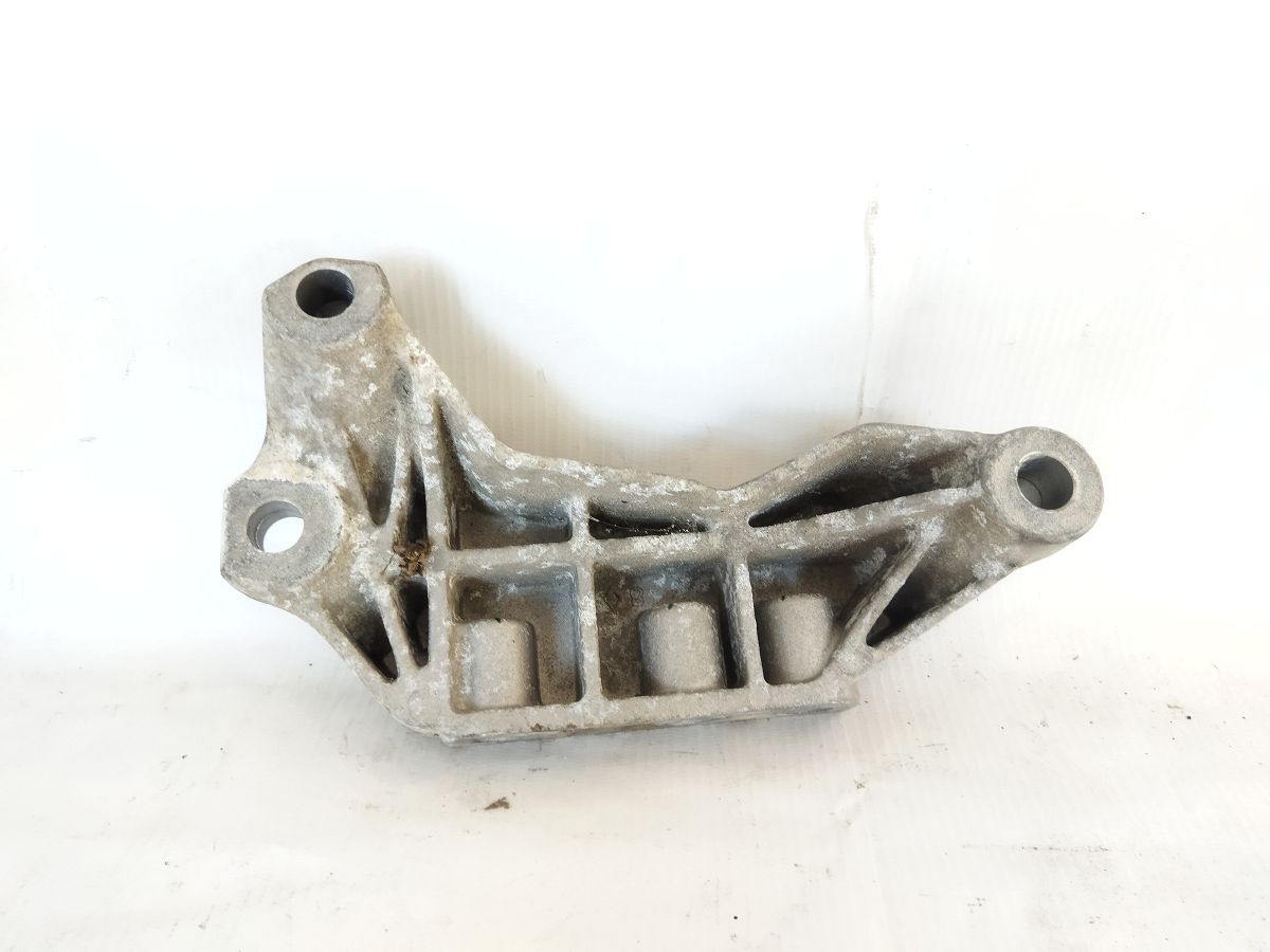 Hhr Кронштейн подушки двигуна Chevrolet HHR 2007-2011 15854396 Chevrolet HHR 3