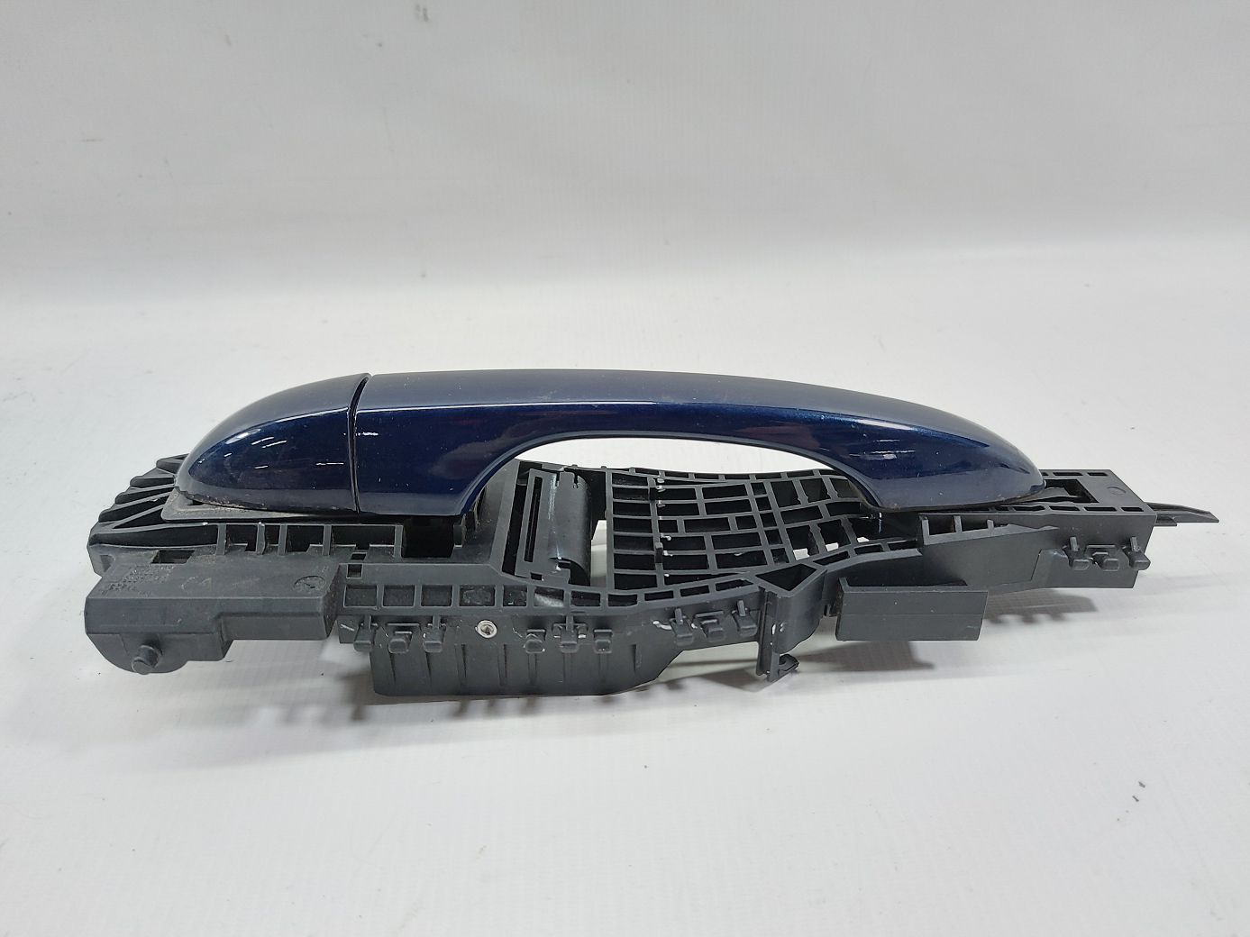 Dart Ручка двери передней правой наружная (синяя) Dodge Dart 2013-2015 1SZ34KCLAD Dodge Dart 2