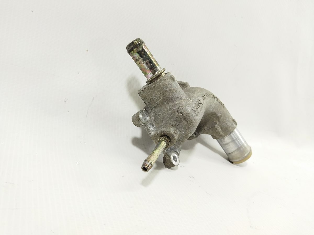 Fusion hybrid Фланець системи охолодження Ford Fusion Hybrid 2013-2020 DS7Z8K556D Ford Fusion Hybrid 2