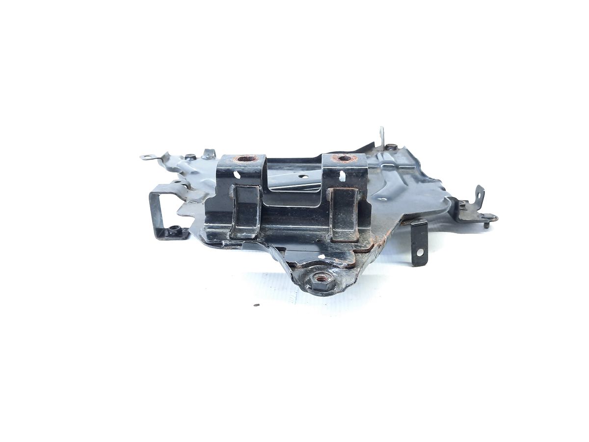 Sentra. Кронштейн подиума АКБ Nissan Sentra 2013-2019 648603SG0A Nissan Sentra