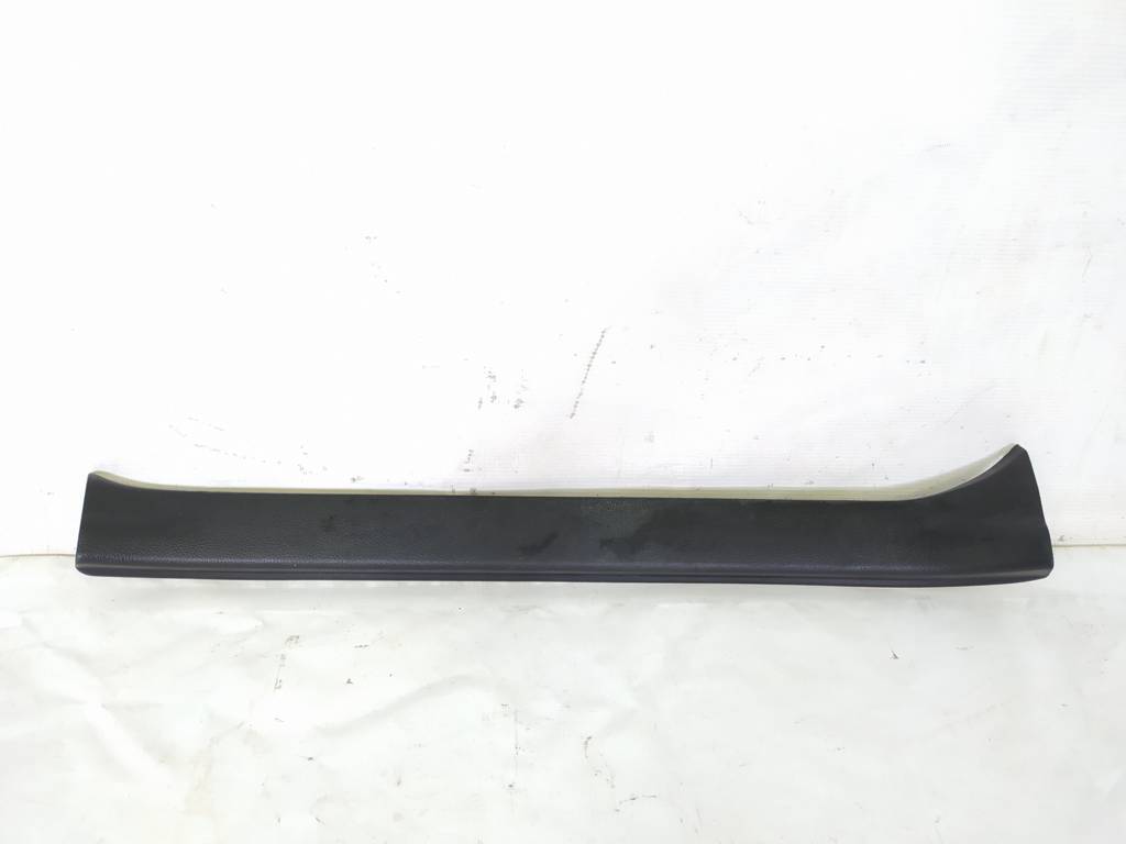 Forester. Накладка порога внутреннего правая Subaru Forester 2012-2020 94060FJ040VH Subaru Forester