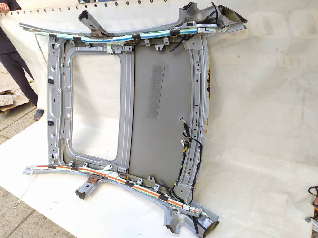 Dart Дах під люк Dodge Dart 2013-2019 68158686AA Dodge Dart 5