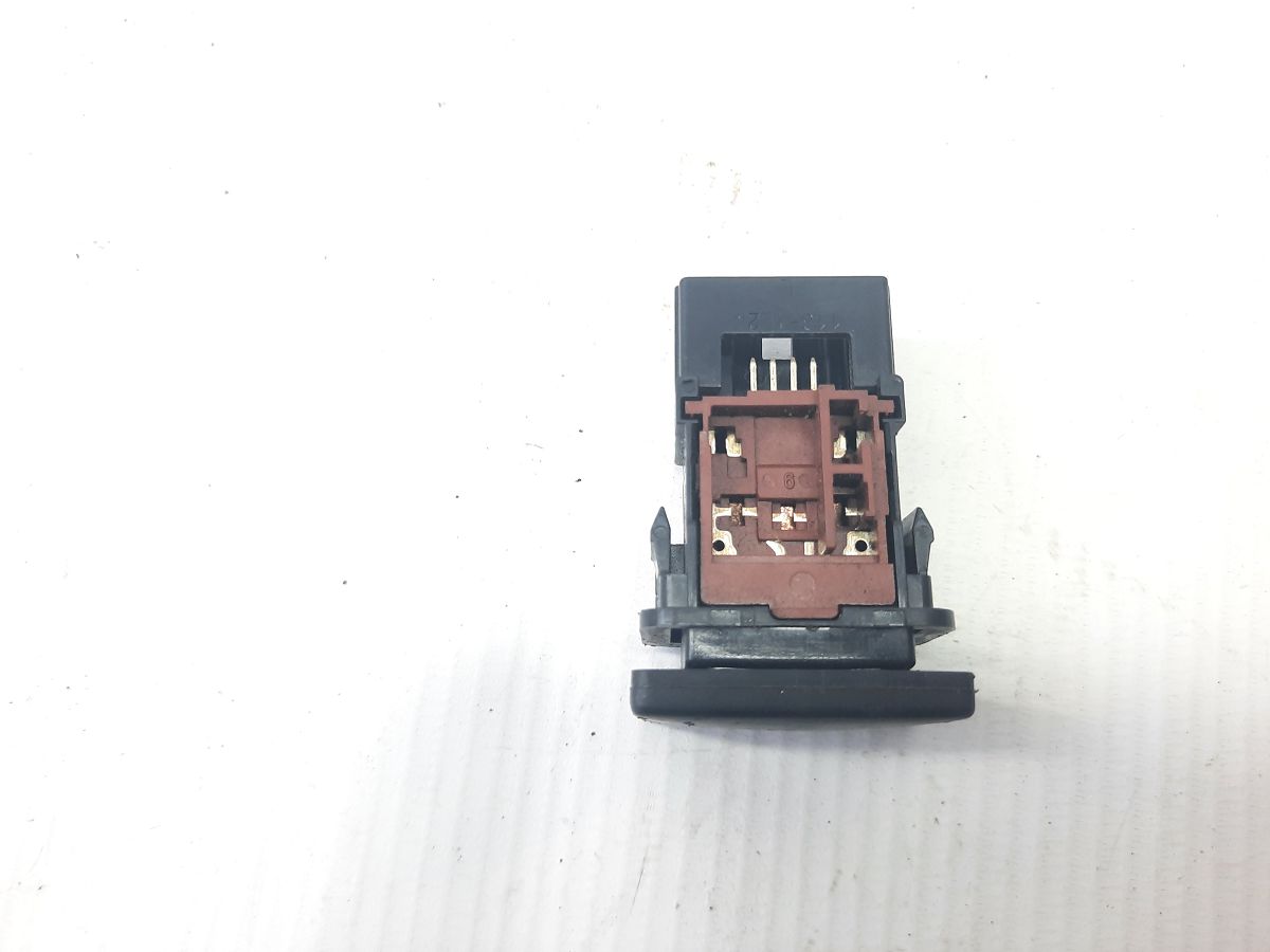 Scion iq. Переключатель ESP Toyota Scion IQ 2012 15C032 Toyota Scion IQ