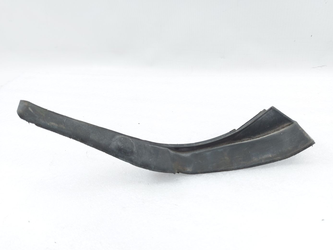 Ats. Накладка повітроводу під лобове скло права Cadillac ATS 2013-2019 23487940 Cadillac ATS Ats. Накладка повітроводу під лобове скло права Cadillac ATS 2013-2019 23487940 Cadillac ATS