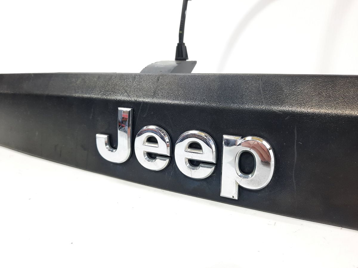 Compass Накладка подсветки номера крышки багажника Jeep Compass 2013-2017 5LV00DX8AC Jeep Compass 2
