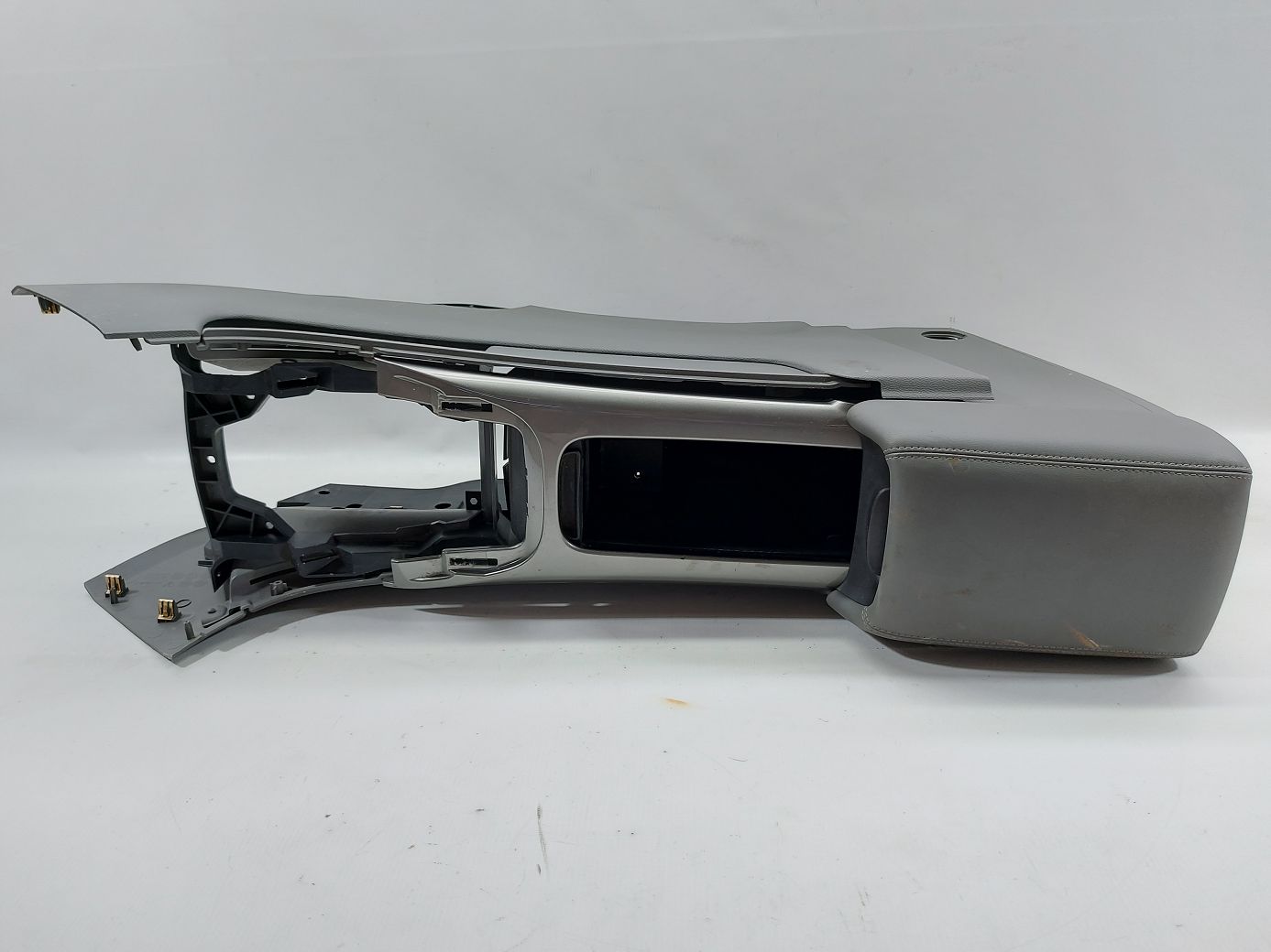 Malibu Консоль центральна Chevrolet Malibu 2013 22909530 Chevrolet Malibu 2