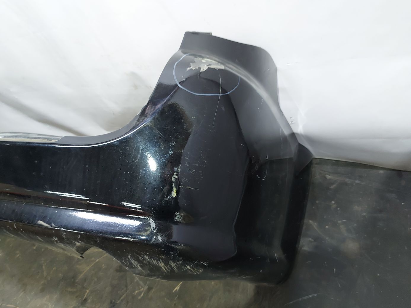 Товары с дефектами Бампер задний (царапины, потертости) Dodge Grand Caravan 2011-2020 68125724AB Dodge Grand Caravan 3