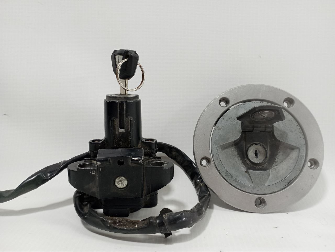 En-650d Замок запалювання в колі з кришкою паливного бака Kawasaki EN-650 D 2017 270050595 Kawasaki EN-650 D 2