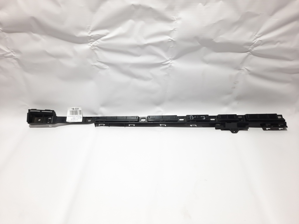 7 series. Крепление накладки порога заднее правое BMW 7 2012 7187102 BMW 7
