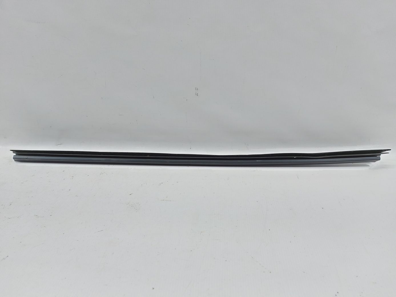 Ats. Уплотнительная резинка стекла двери передней левой внутренняя Cadillac ATS 2013-2018 23460171 Cadillac ATS