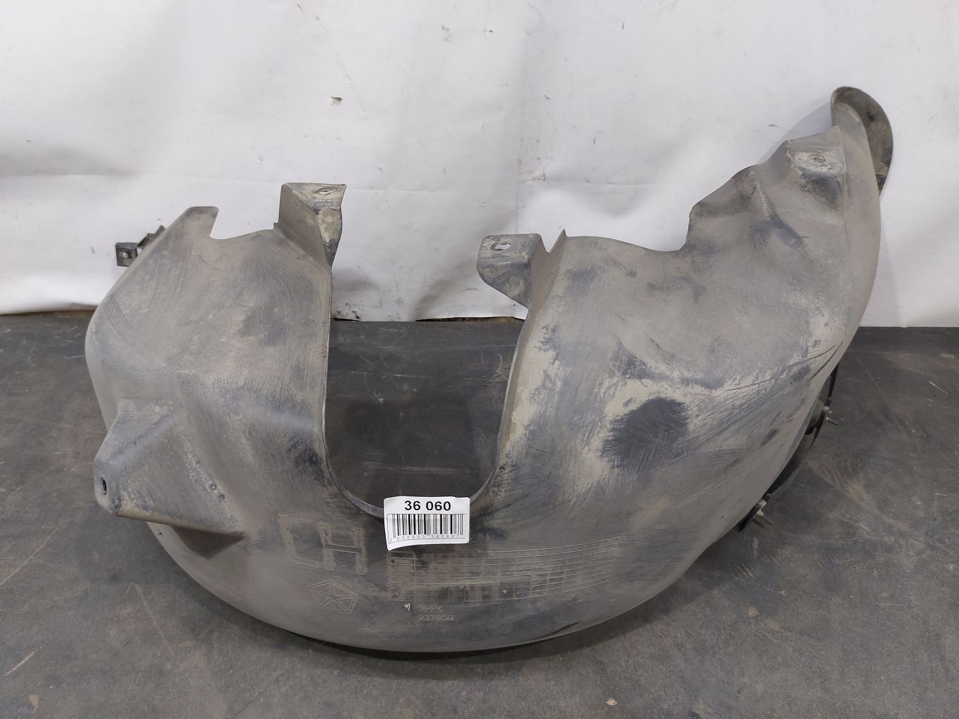 Dart Підкрилок задній лівий Dodge Dart 2013-2019 68082837AG Dodge Dart 16