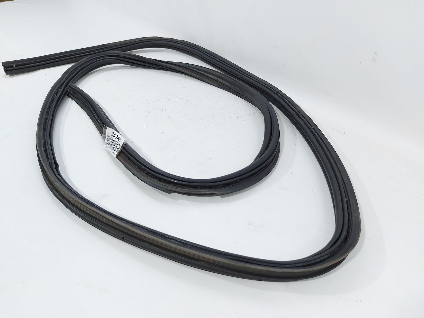 Trax Уплотнительная резинка багажного проёма Chevrolet Trax 2017 42751845 Chevrolet Trax 2 Trax Уплотнительная резинка багажного проёма Chevrolet Trax 2017 42751845 Chevrolet Trax 2