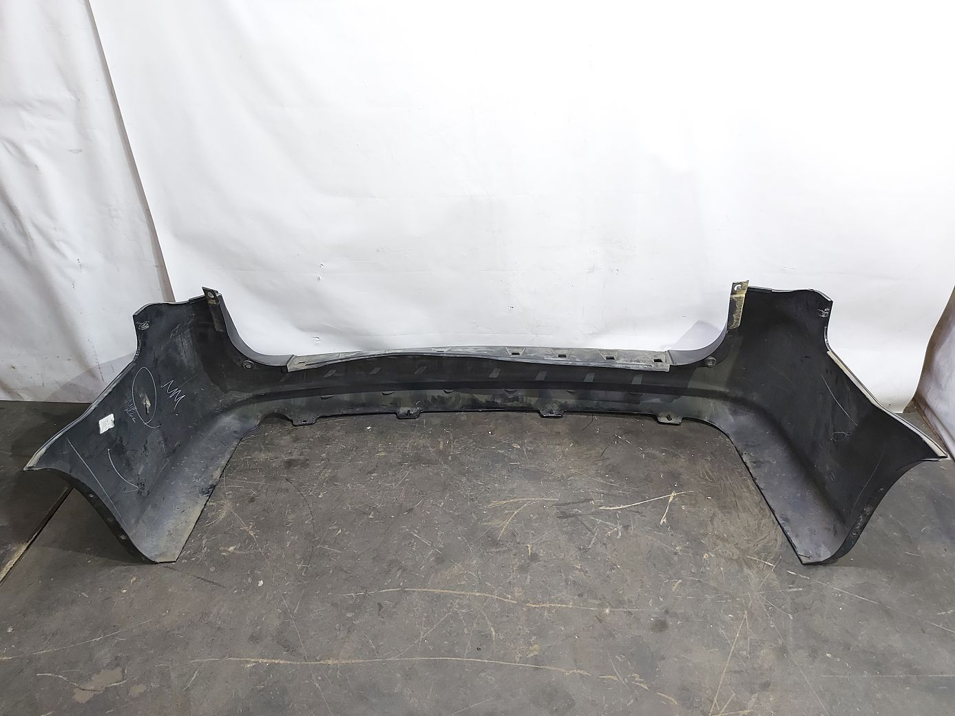 Товары с дефектами Бампер задний (царапины, потертости) Dodge Grand Caravan 2011-2020 68125724AB Dodge Grand Caravan 8