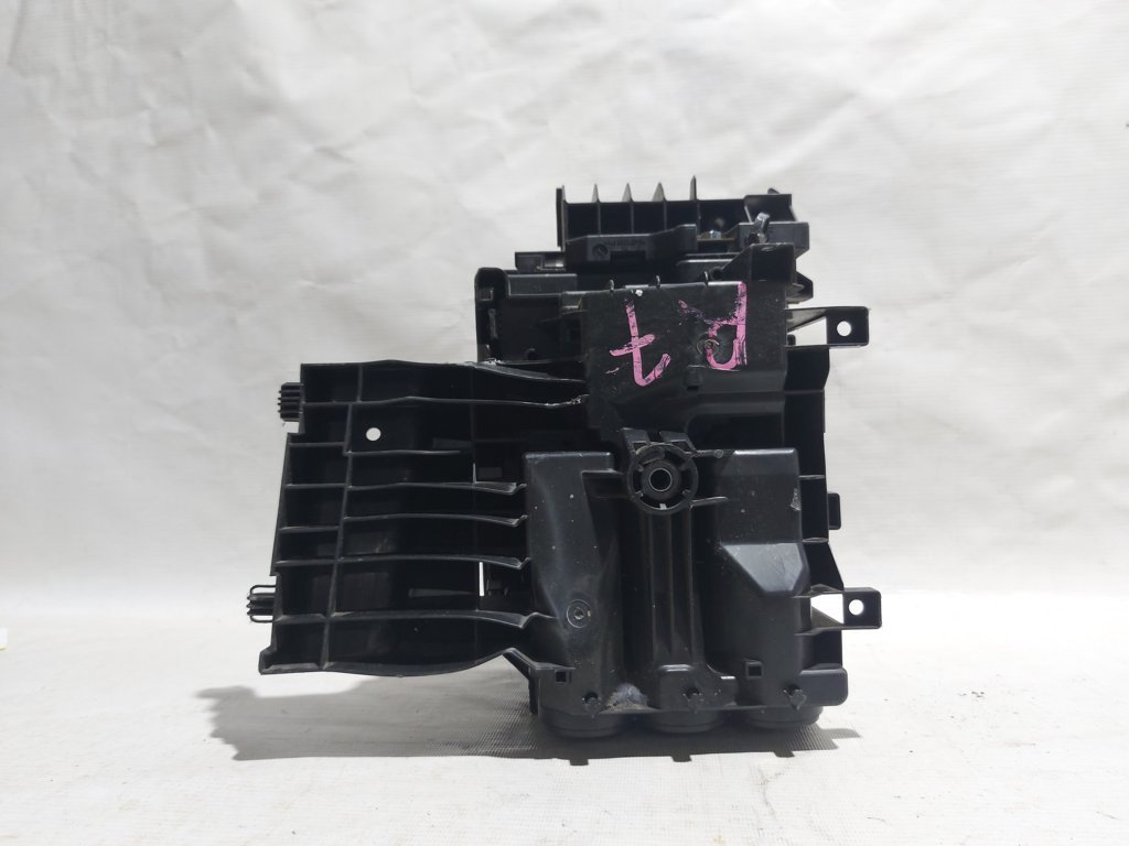 Cruze Блок запобіжників під капотом Chevrolet Cruze 2016-2019 39023243 Chevrolet Cruze 5