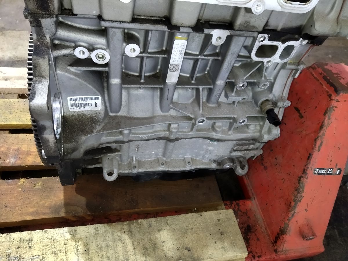 200 limited Двигатель (голый) Chrysler 200 Limited 2015-2017 68248624AA Chrysler 200 Limited 8