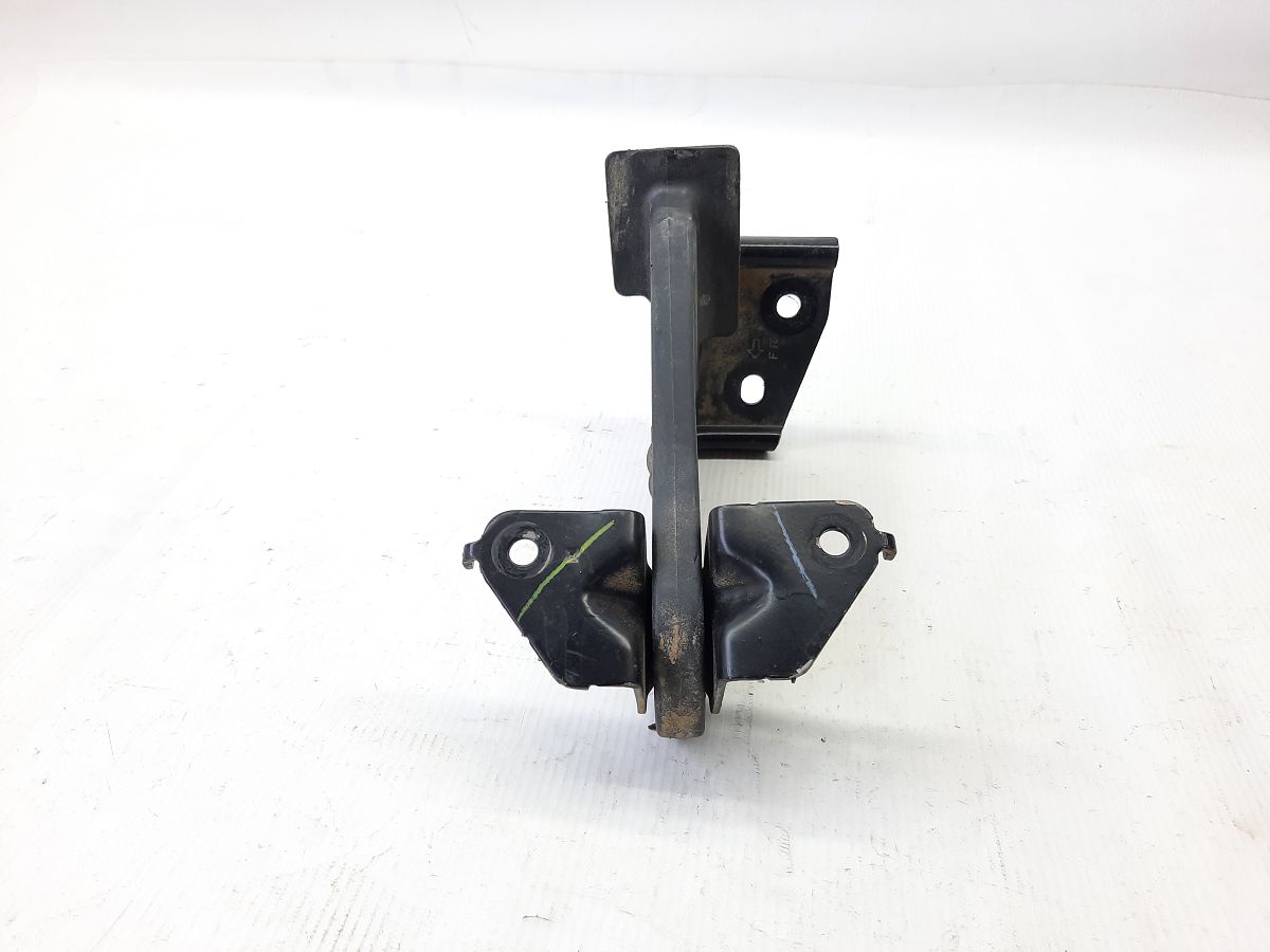 Sentra Крепление заднего ряда сидений центр Nissan Sentra 2013-2019 886063SA0A Nissan Sentra 3