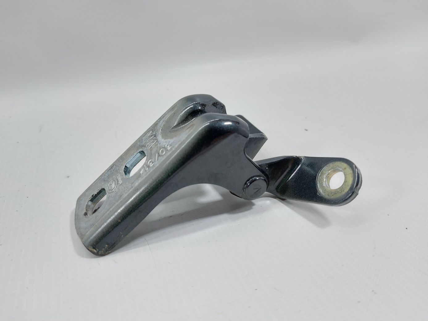 Malibu Петля двері передньої правої нижня Chevrolet Malibu 2013-2022 13501716 Chevrolet Malibu 2