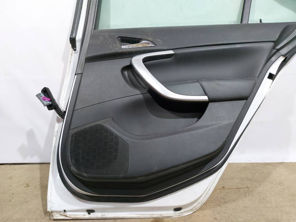 Regal Двері задні праві в зборі Buick Regal 2011-2017 13469927 Buick Regal 12