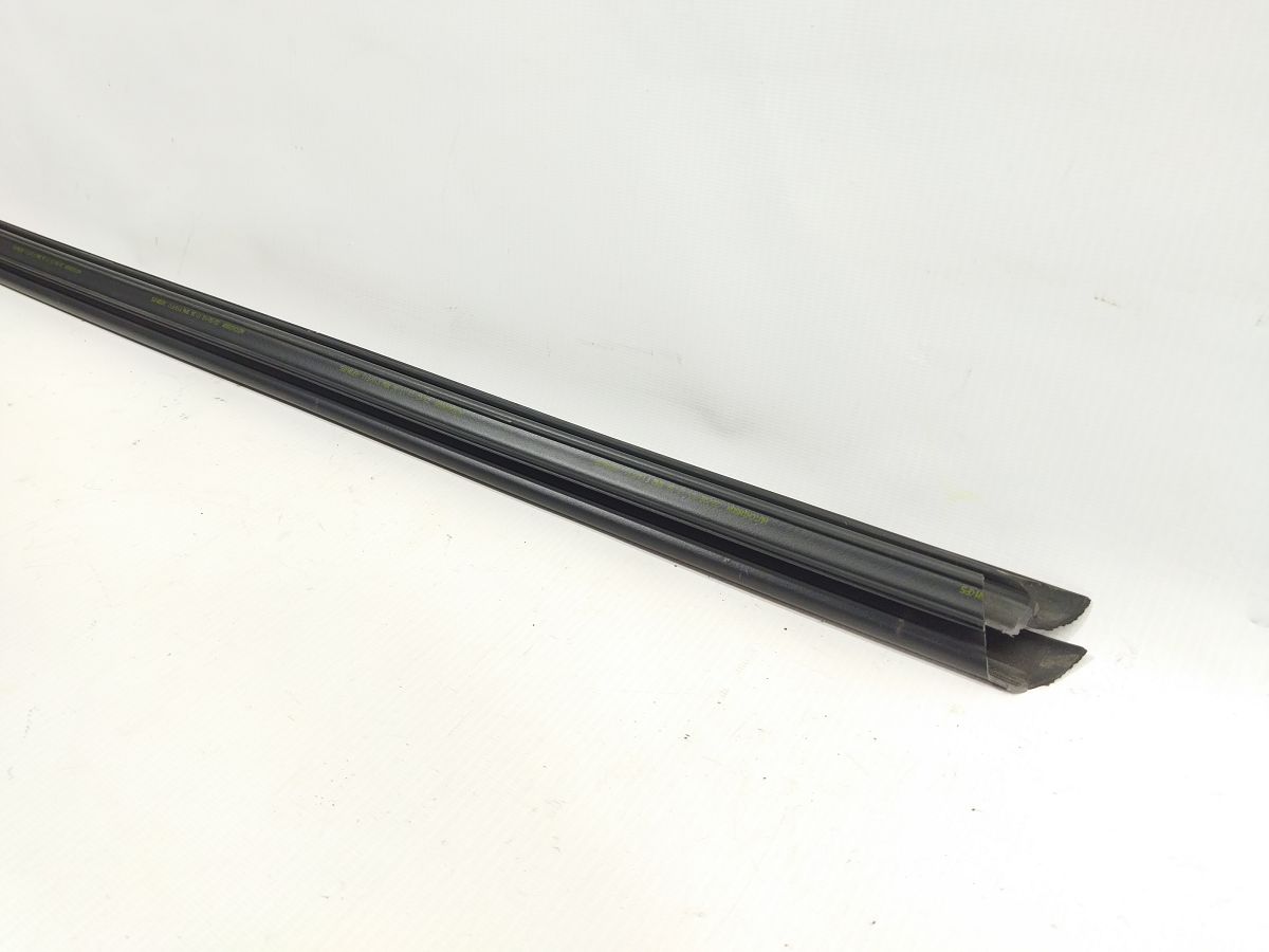 5 series Уплотнитель стекла двери передний левый BMW 5 series 2011-2016 51337182277 BMW 5 series 3