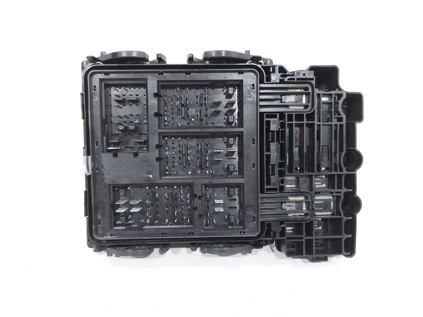 Ats Блок запобіжників під капотом Cadillac ATS 2016 23359587 Cadillac ATS 2