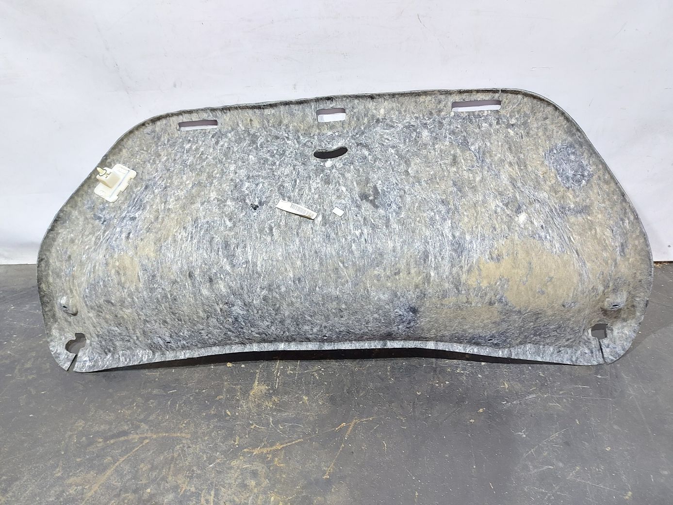 200 limited Обшивка крышки багажника Chrysler 200 Limited 2015-2017 1WW42VXLAD Chrysler 200 Limited 2