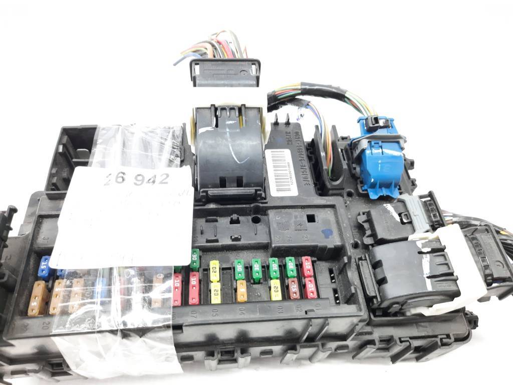 Fusion Блок предохранителей моторного отсека Ford Fusion 2014 DG9T15604 Ford Fusion 6