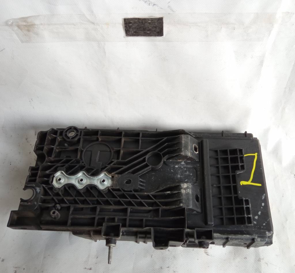 Fusion Подставка под АКБ Ford Fusion 2013-2020 DG9Z10732A Ford Fusion 2