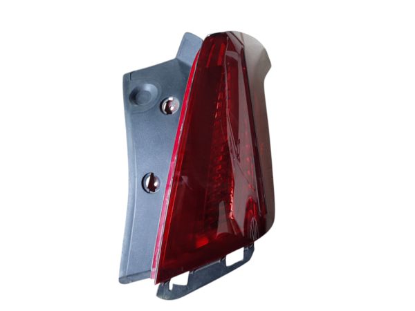 Товары с дефектами. Фонарь задний правый (паяный) Cadillac XT5 `17-19 84057090 Cadillac XT5