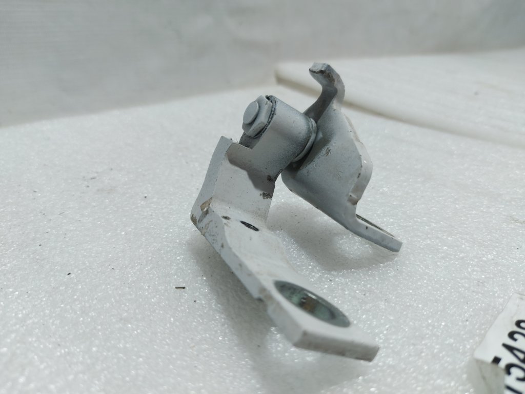 C-max Петля двери задней правая нижняя Ford C-Max 2012-2019 AM5Z5826802A Ford C-Max 2