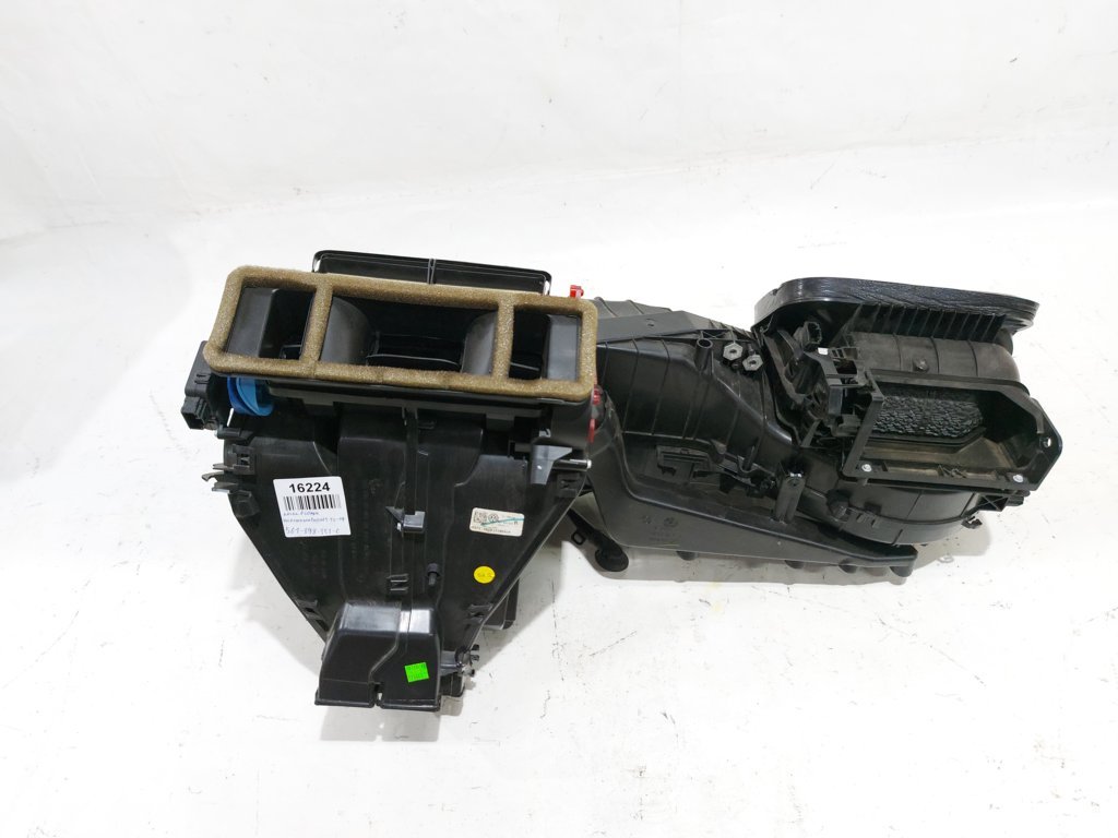 Passat s. Піч Volkswagen Passat S 2012-2019 561898353C Volkswagen Passat S