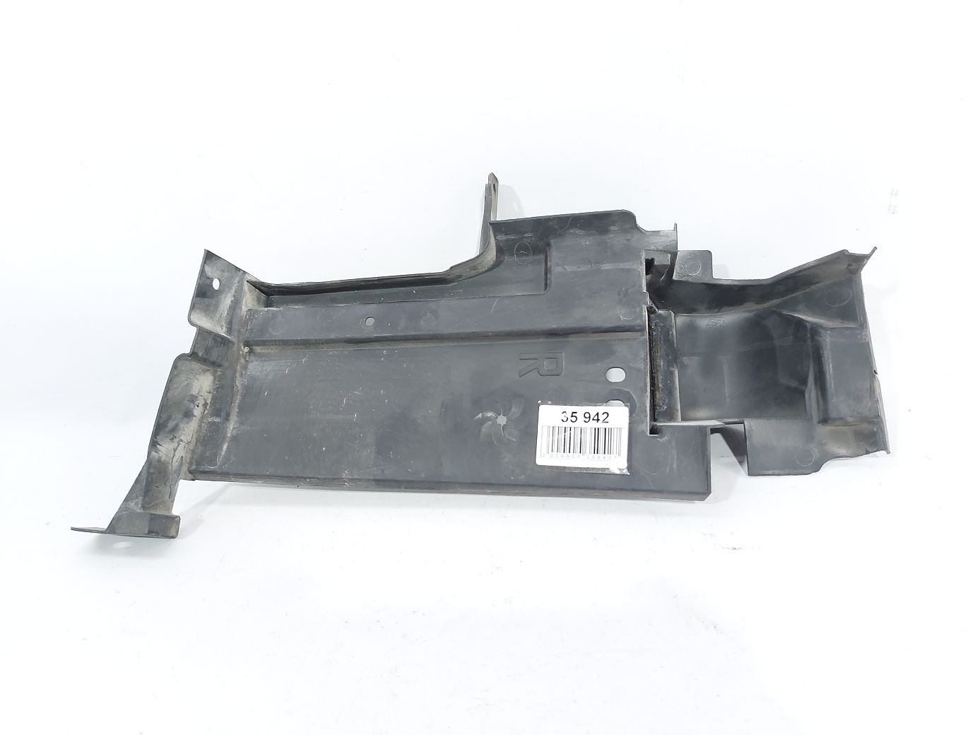 Dart Пыльник радиатора правый Dodge Dart 2014-2016 68381759AA Dodge Dart 5