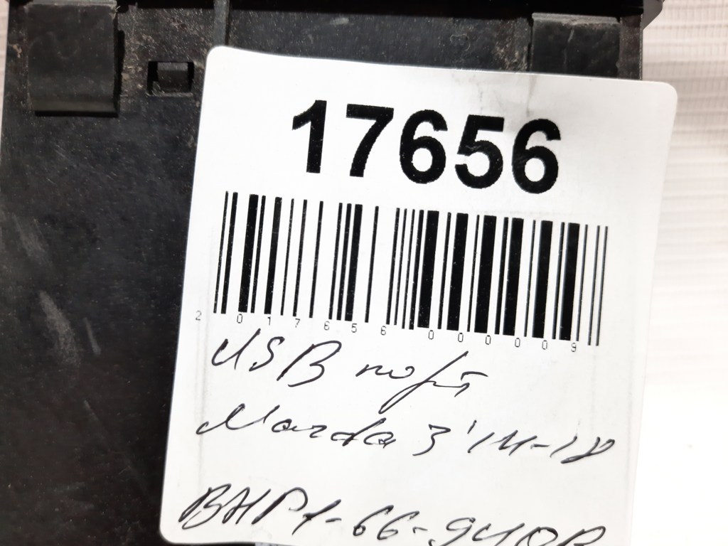 3 USB порт Mazda 3 2014-2018 BHP1669U0B Mazda 3 6
