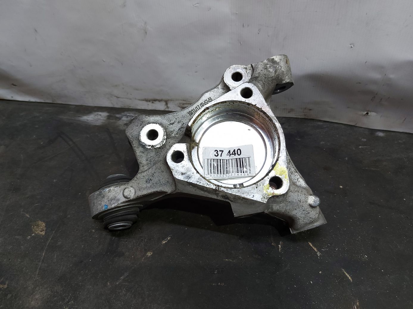 Malibu. Поворотний кулак задній лівий Chevrolet Malibu 2018 84454535 Chevrolet Malibu