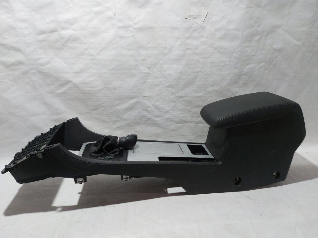 Passat s Консоль центральна Volkswagen Passat S 2012-2015 561863241C82V Volkswagen Passat S 9