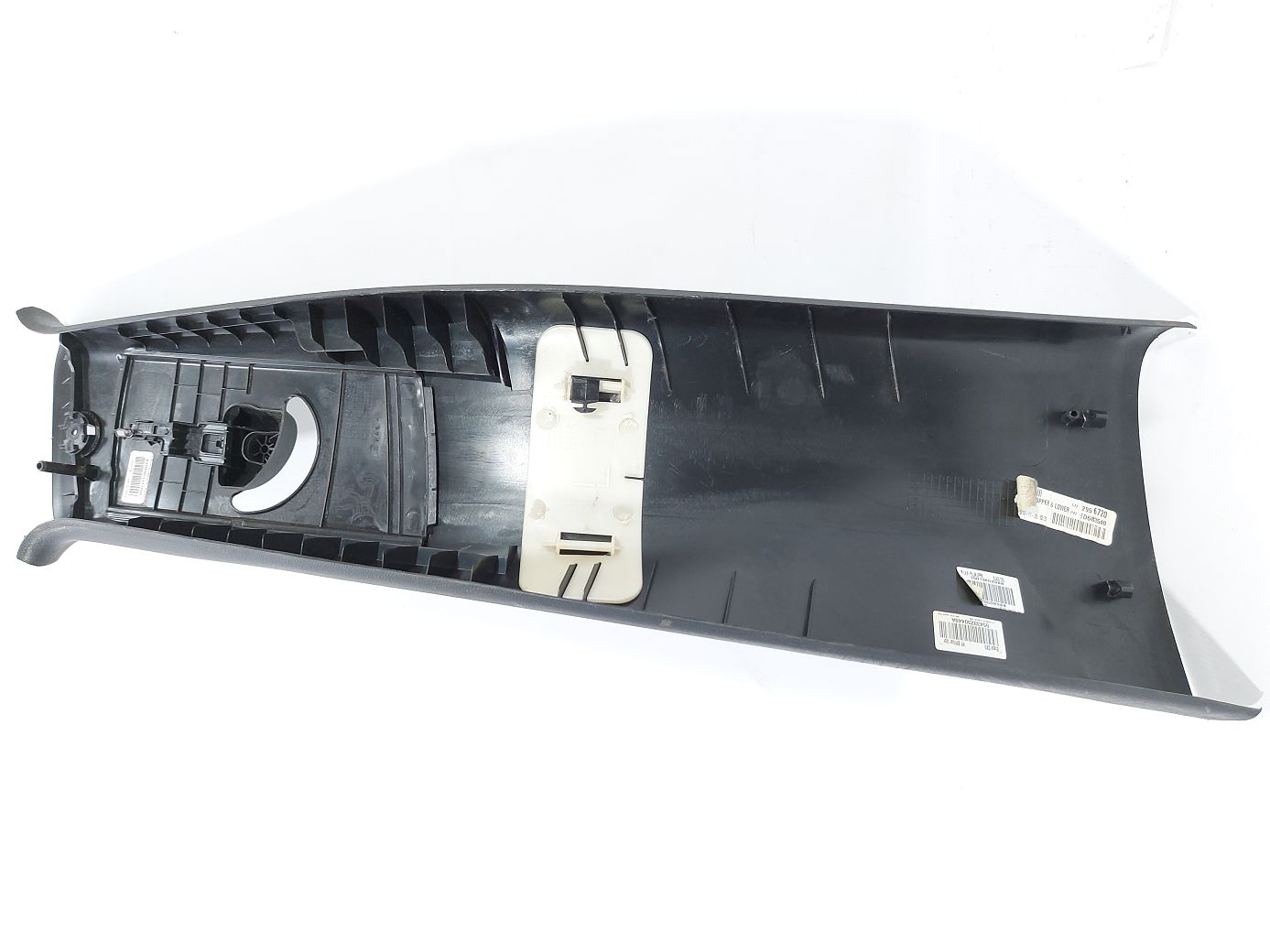 Dart Обшивка стійки центральна верхня ліва Dodge Dart 2014-2016 5NP05DX9AG Dodge Dart 13