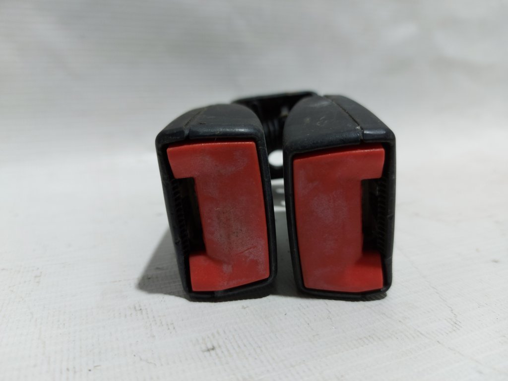 Passat s Засувка ременів безпеки задніх Volkswagen Passat S 2012-2019 561857739QVZ Volkswagen Passat S 4