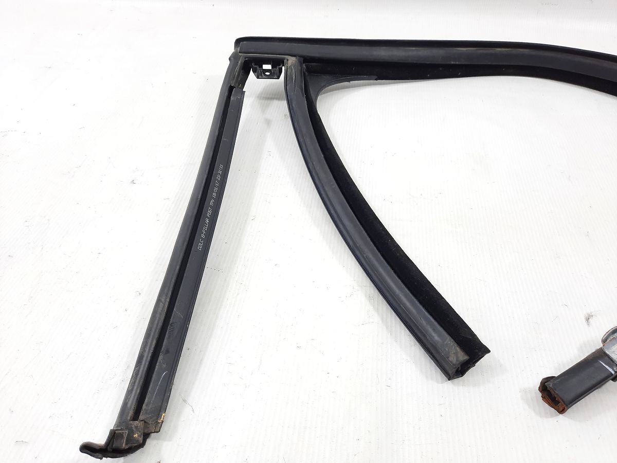 Cruze Ущільнювач скла дверей задньої лівої (кватирка) Chevrolet Cruze 2016-2018 84406632 Chevrolet Cruze 5