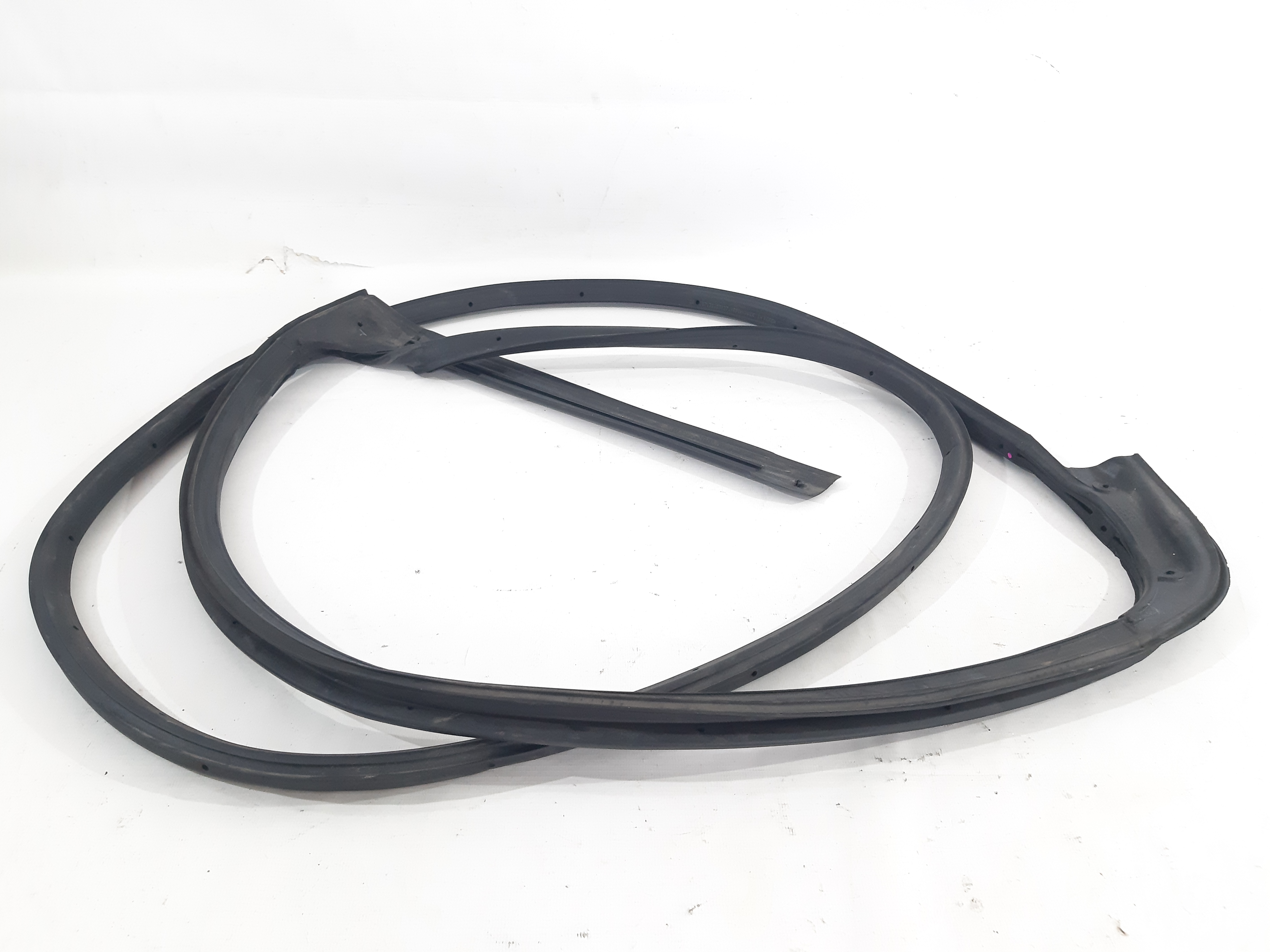 Sonic. Ущільнювач двері задньої правої Chevrolet Sonic 2012-2020 42474603 Chevrolet Sonic